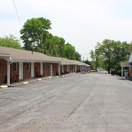 Penn Amish Motel Denver Exteriör bild